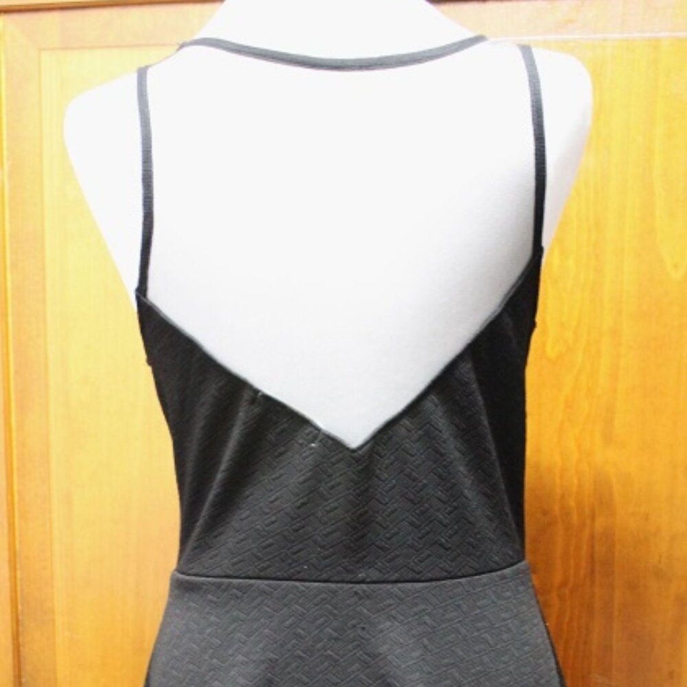 Dress - Picture 3 of 6